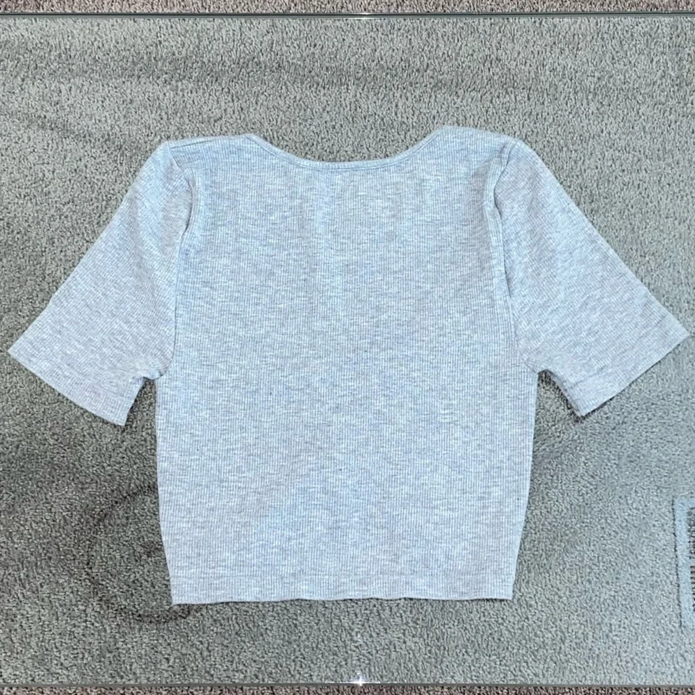POOF New York Women’s Gray Cropped Cinched Top - Picture 2 of 2